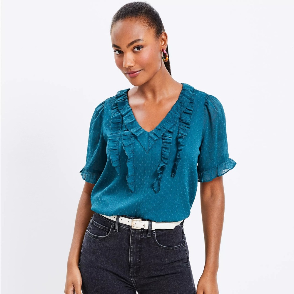 ANN TAYLOR LOFT Blue Ruffle Sleeveless Blouse Career Clip Dot Size Medium NEW